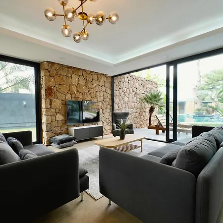 Modern Antalya With Private Pool & Garden -10 Guests Villa