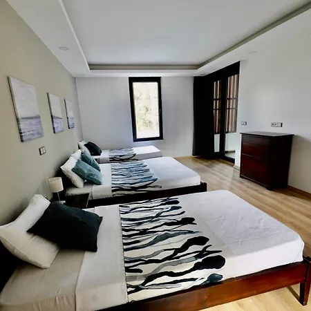 Modern Antalya With Private Pool & Garden -10 Guests Willa *